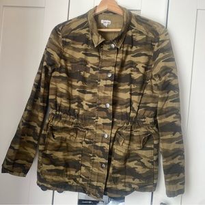 Camo light weight jacket zipper and button up size L